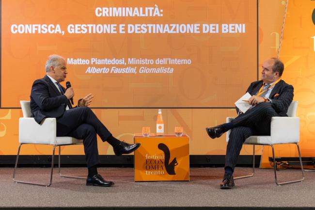 Il ministro dell’Interno Matteo Piantedosi e il giornalista Alberto Faustini